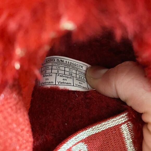 Ugg Red Fluff Yeah Slipper Slide Sandals Metallic Gold Accent Women's Size 6 EUC - Picture 9 of 10